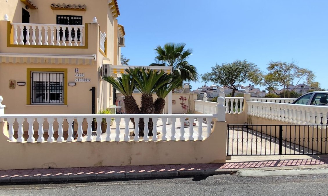 Segunda mano - Bungalow -
Orihuela - Urbanización Perla Del Mar