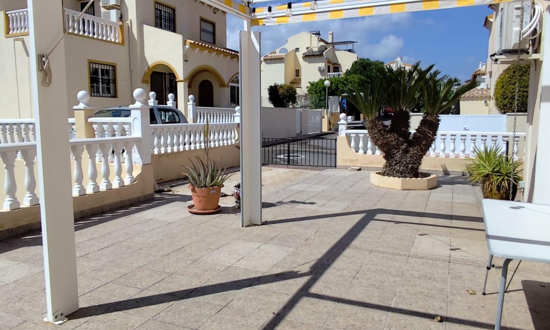 Segunda mano - Bungalow -
Orihuela - Urbanización Perla Del Mar