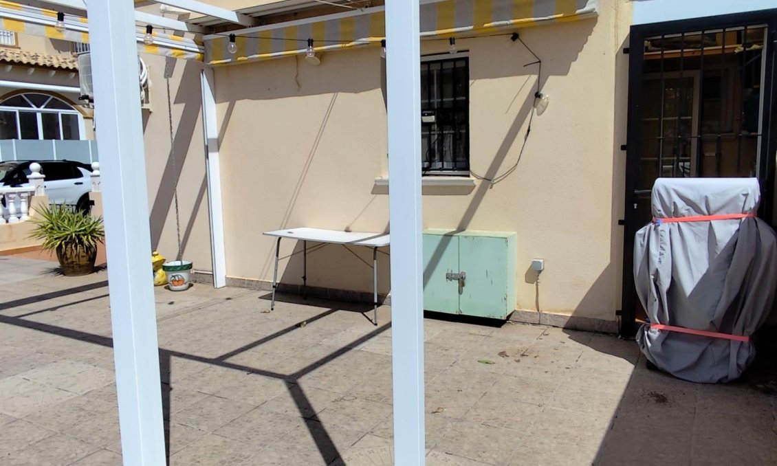 Segunda mano - Bungalow -
Orihuela - Urbanización Perla Del Mar