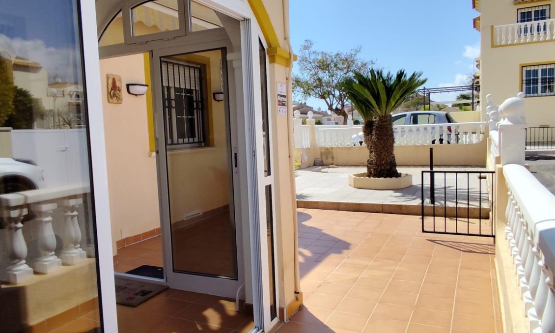 Segunda mano - Bungalow -
Orihuela - Urbanización Perla Del Mar