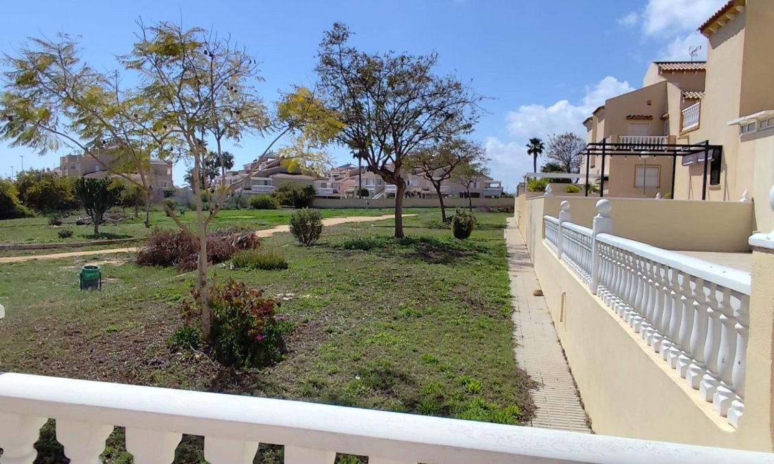 Segunda mano - Bungalow -
Orihuela - Urbanización Perla Del Mar