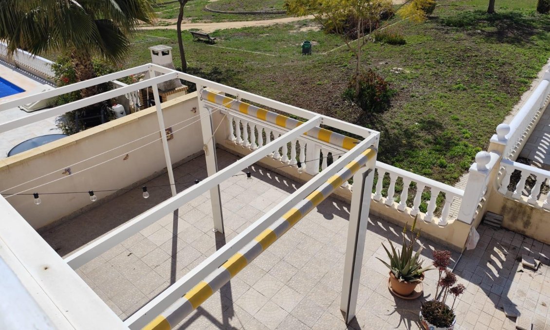 Segunda mano - Bungalow -
Orihuela - Urbanización Perla Del Mar