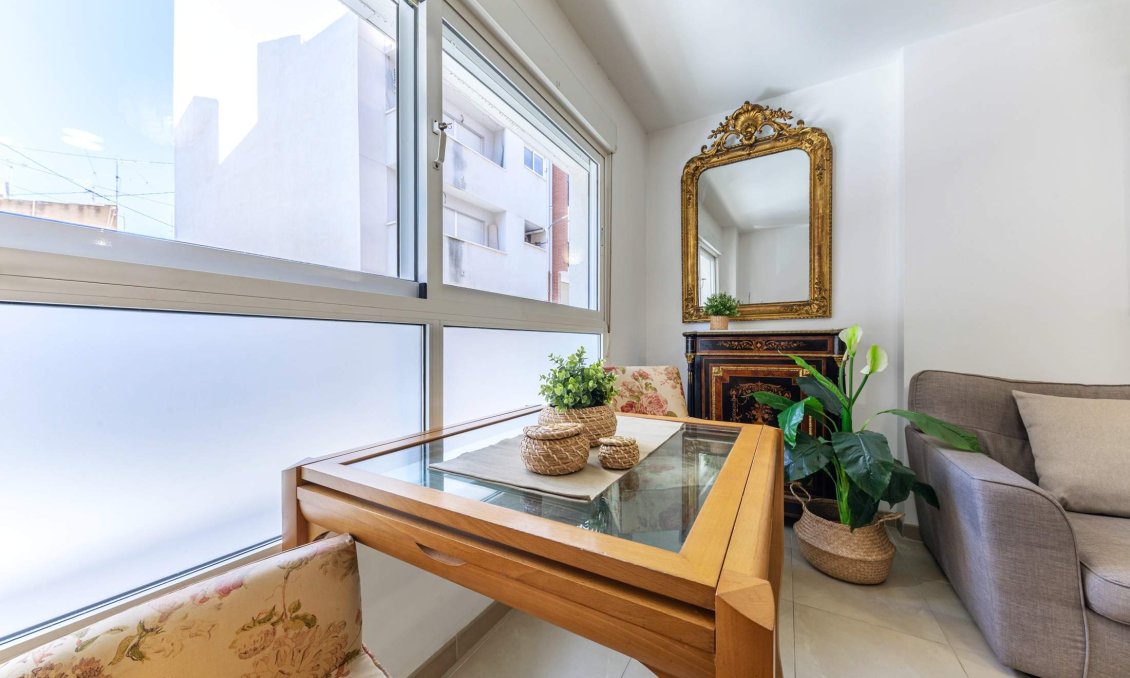 Wiederverkauf - Wohnung -
Alicante - Carolinas Bajas