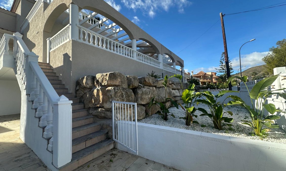 Használt Ingatlanok - Villa -
El Campello - Costa Blanca