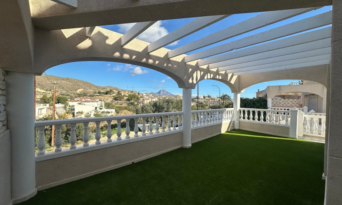 Használt Ingatlanok - Villa -
El Campello - Costa Blanca