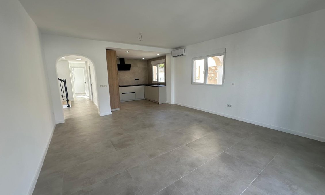 Használt Ingatlanok - Villa -
El Campello - Costa Blanca