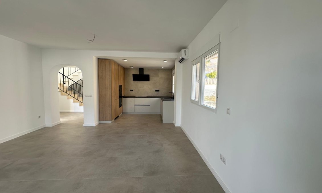 Használt Ingatlanok - Villa -
El Campello - Costa Blanca