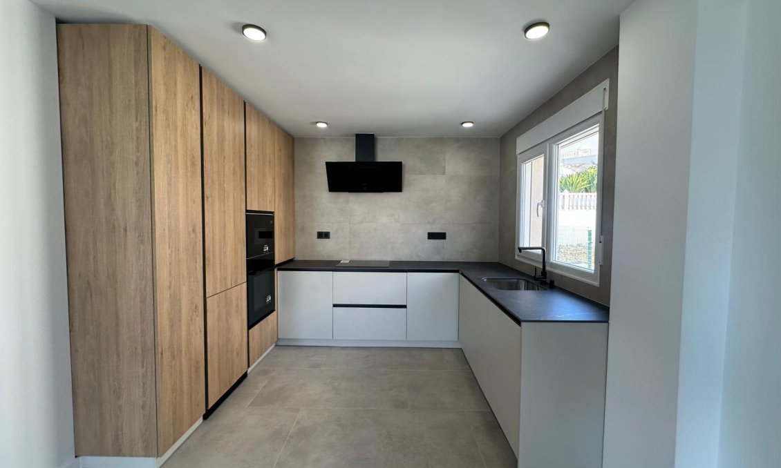 Használt Ingatlanok - Villa -
El Campello - Costa Blanca