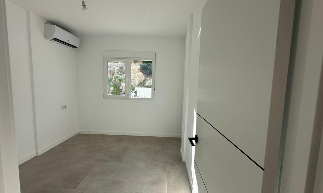 Használt Ingatlanok - Villa -
El Campello - Costa Blanca