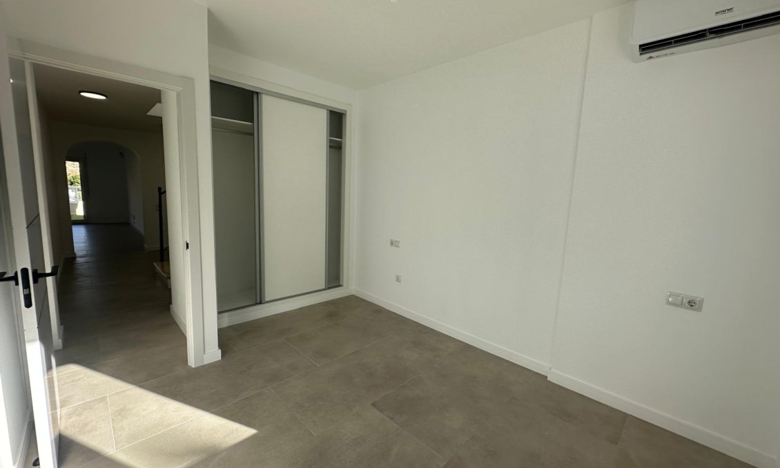 Használt Ingatlanok - Villa -
El Campello - Costa Blanca