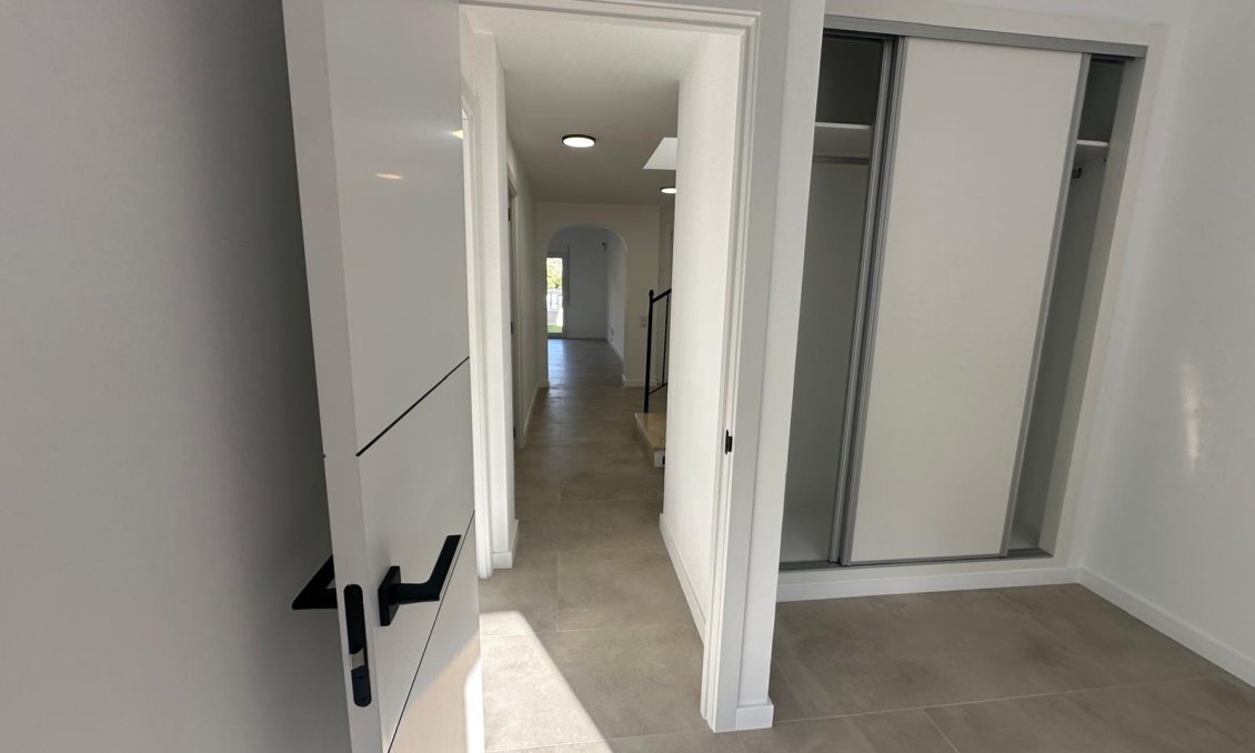 Használt Ingatlanok - Villa -
El Campello - Costa Blanca