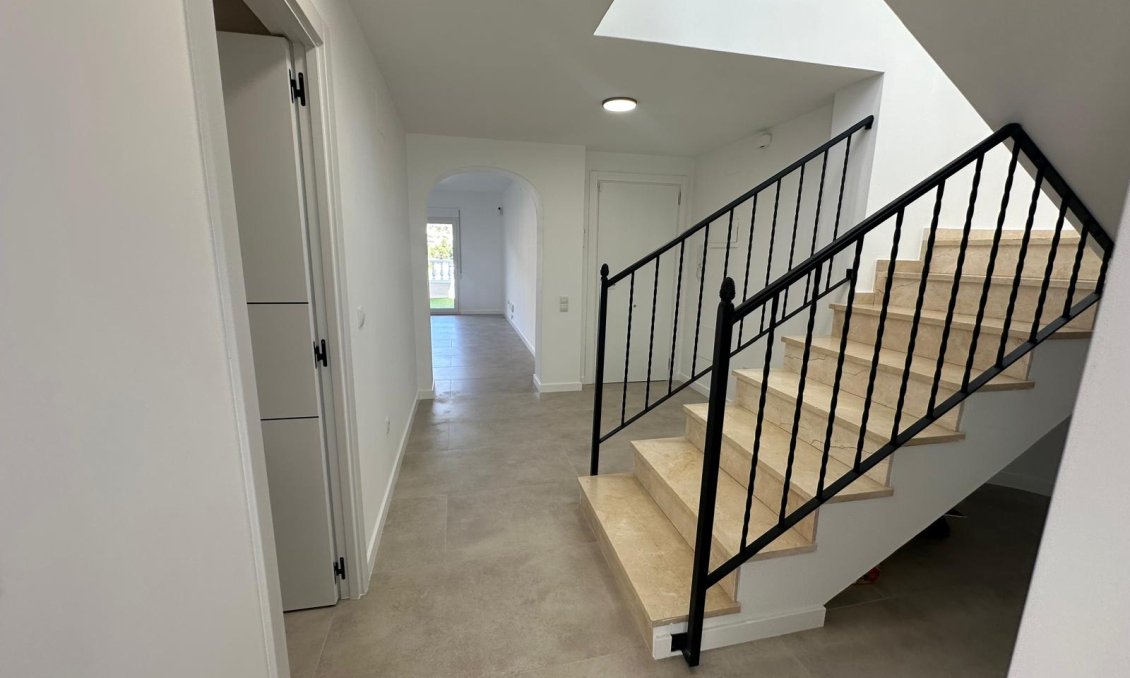 Használt Ingatlanok - Villa -
El Campello - Costa Blanca