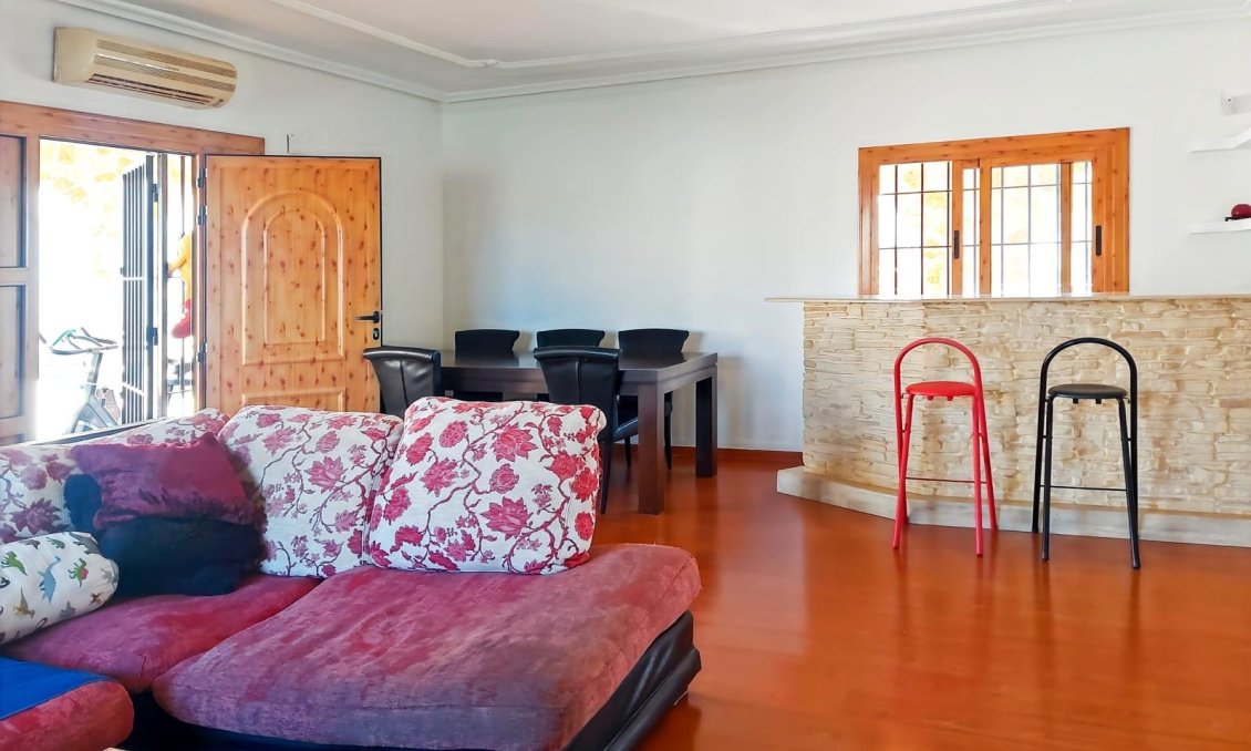 Használt Ingatlanok - Villa -
Torrevieja - Costa Blanca