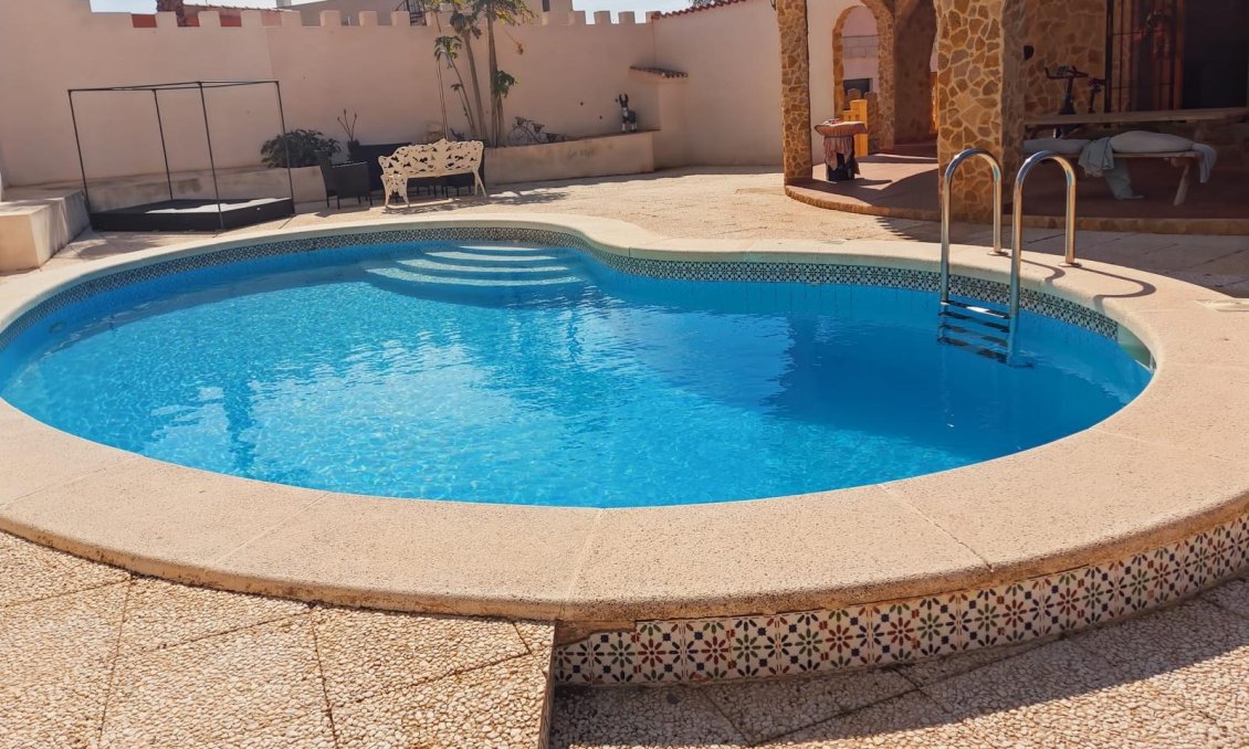 Használt Ingatlanok - Villa -
Torrevieja - Costa Blanca