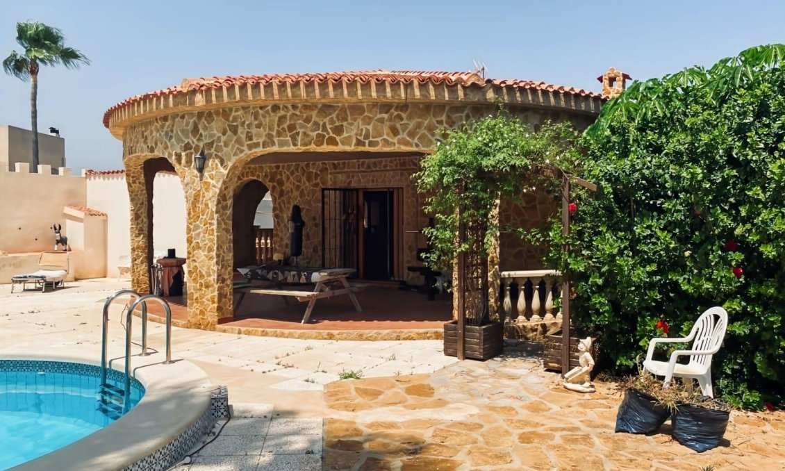 Használt Ingatlanok - Villa -
Torrevieja - Costa Blanca