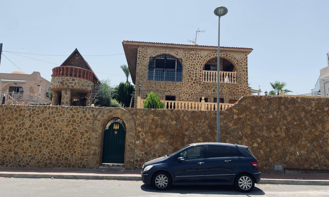 Használt Ingatlanok - Villa -
Torrevieja - Costa Blanca