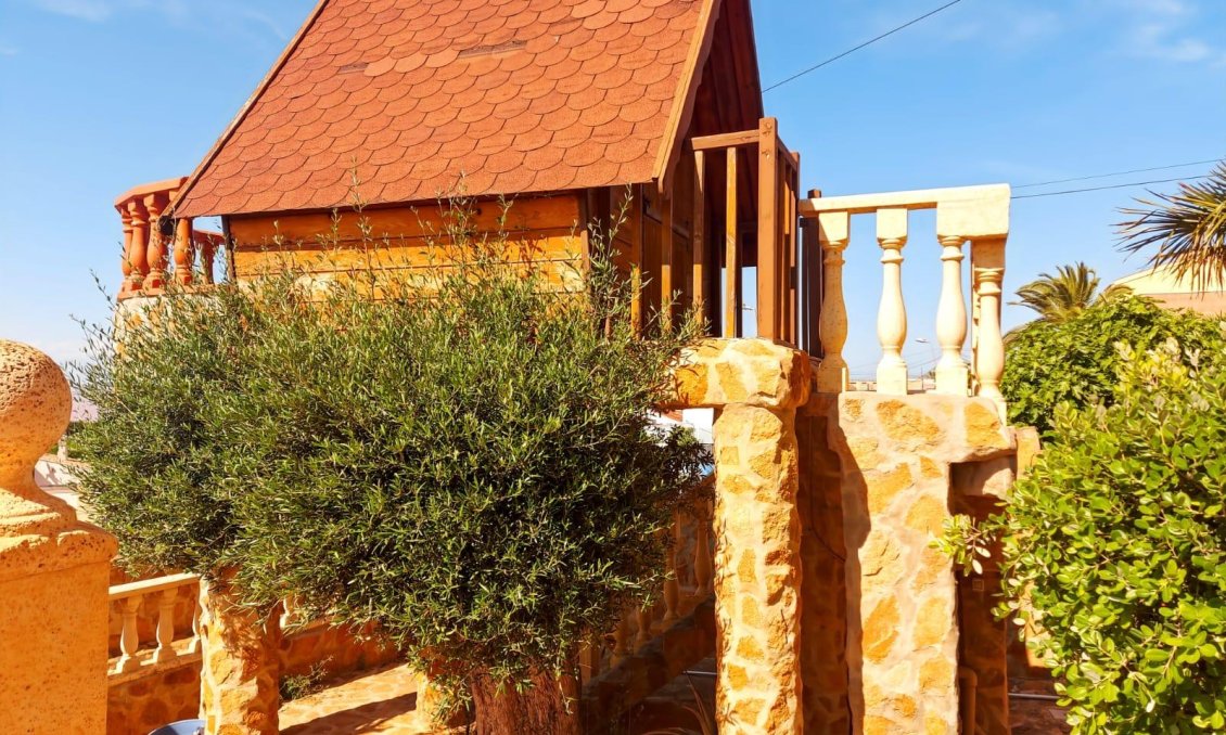 Használt Ingatlanok - Villa -
Torrevieja - Costa Blanca