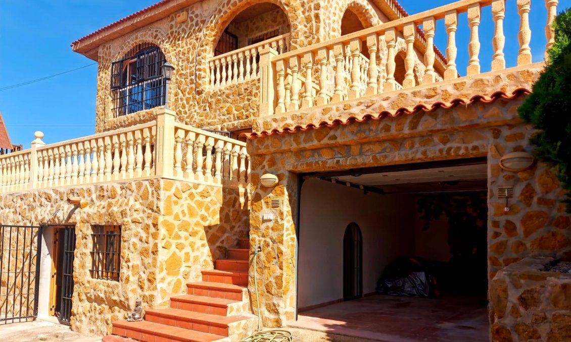 Használt Ingatlanok - Villa -
Torrevieja - Costa Blanca