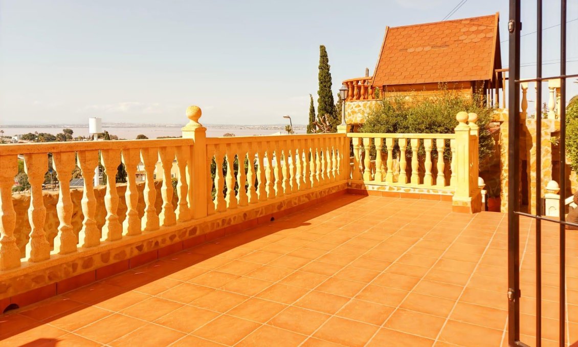 Használt Ingatlanok - Villa -
Torrevieja - Costa Blanca