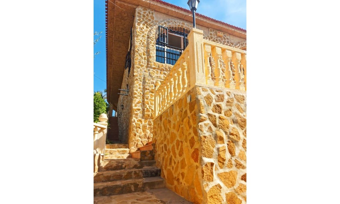 Használt Ingatlanok - Villa -
Torrevieja - Costa Blanca