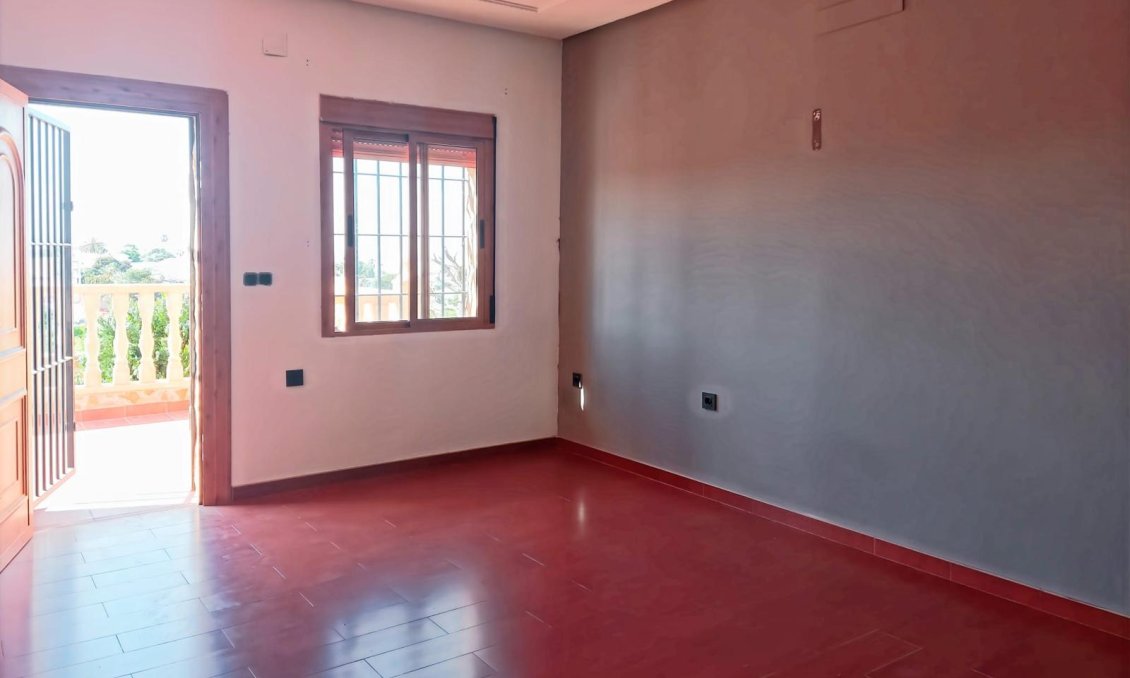 Használt Ingatlanok - Villa -
Torrevieja - Costa Blanca