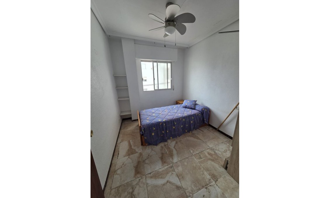 Használt Ingatlanok - Apartman -
Torrevieja - Costa Blanca