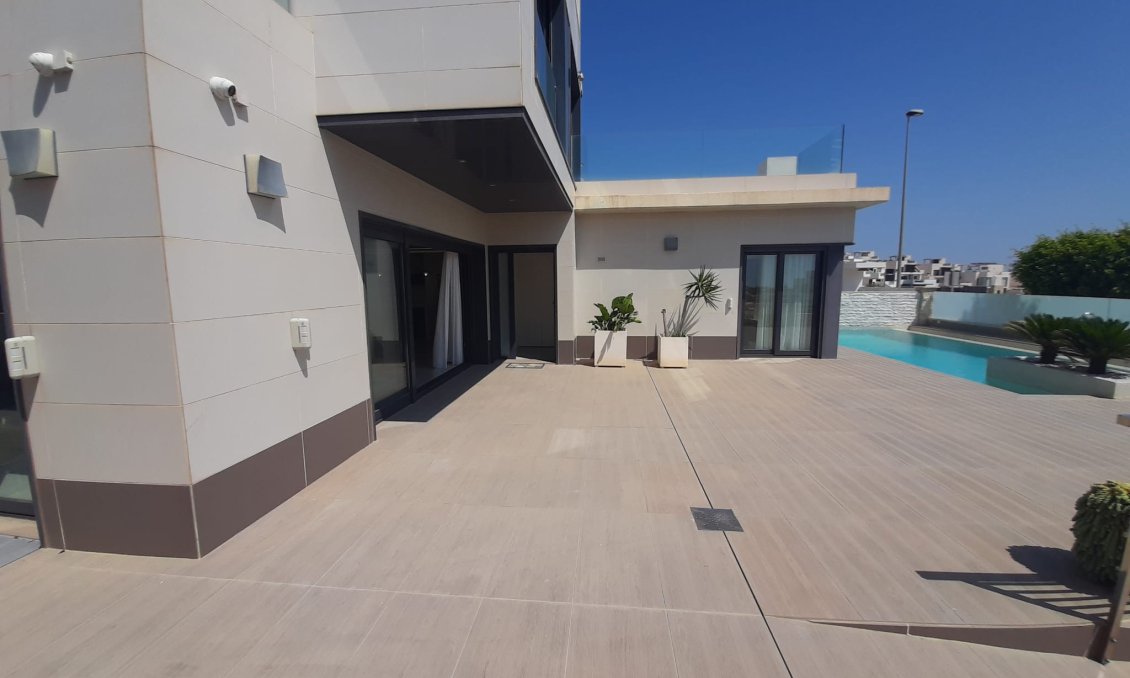 Használt Ingatlanok - Villa -
San Miguel de Salinas - Inland