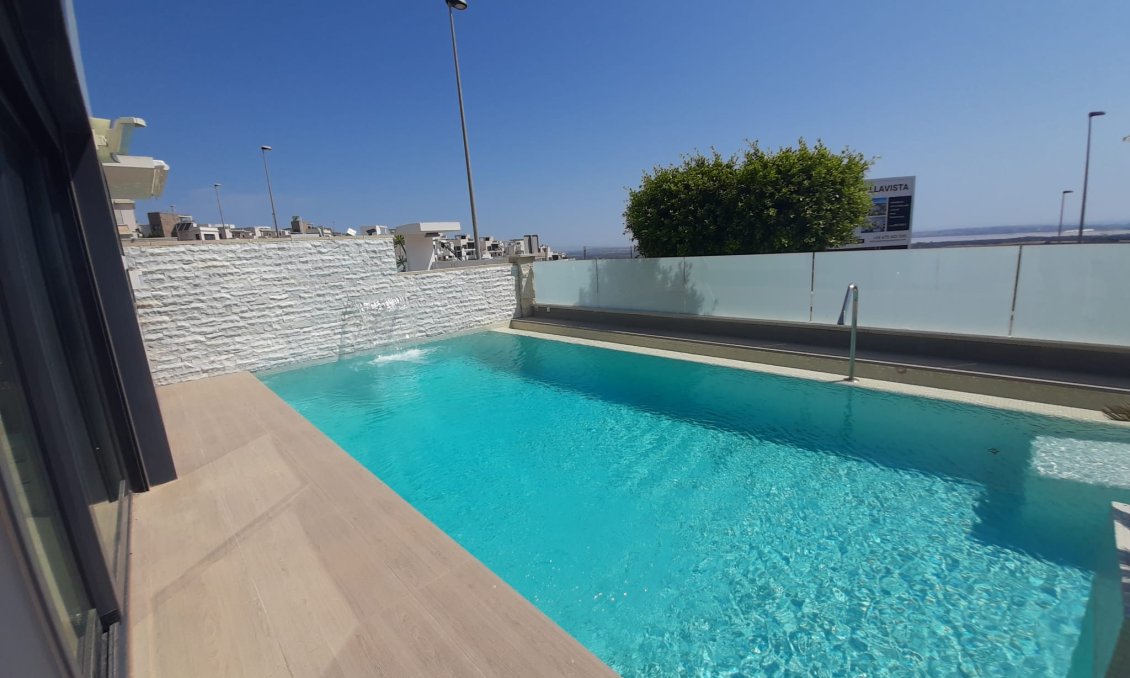 Használt Ingatlanok - Villa -
San Miguel de Salinas - Inland