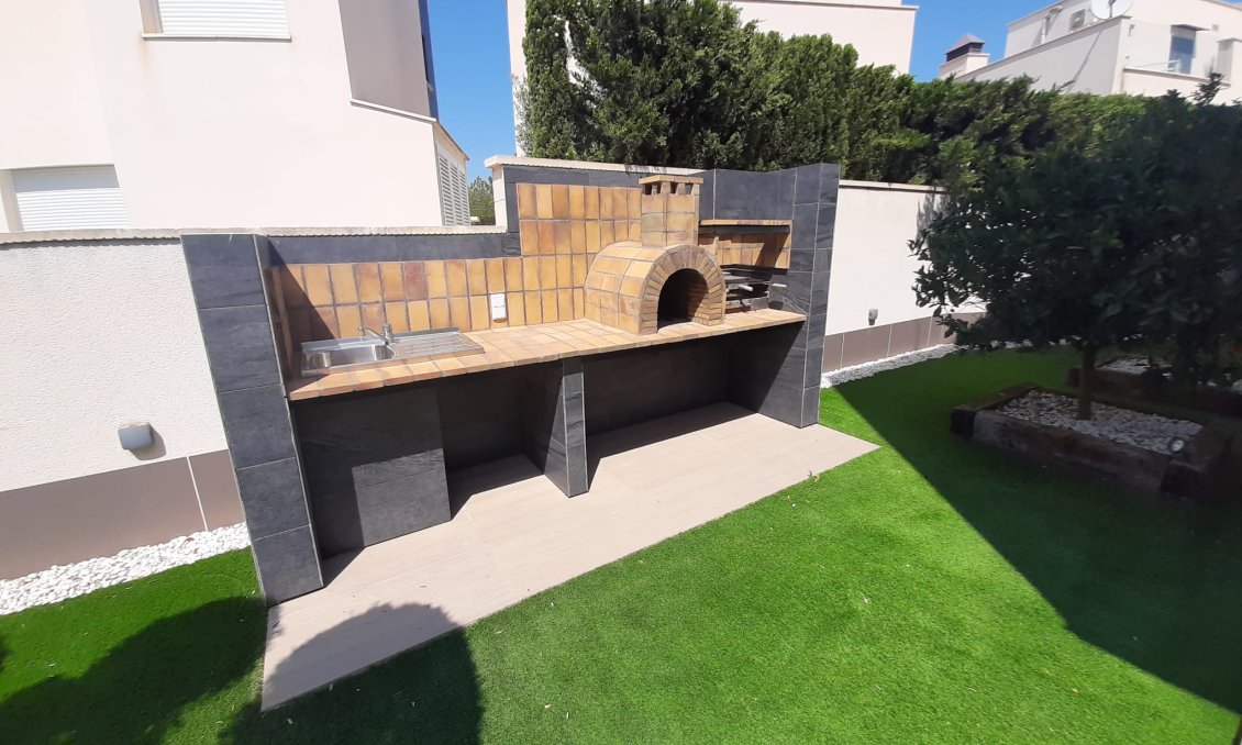 Használt Ingatlanok - Villa -
San Miguel de Salinas - Inland