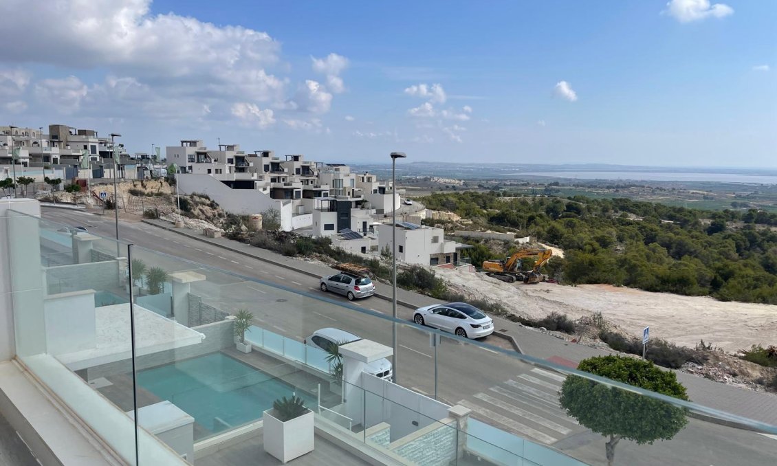 Használt Ingatlanok - Villa -
San Miguel de Salinas - Inland