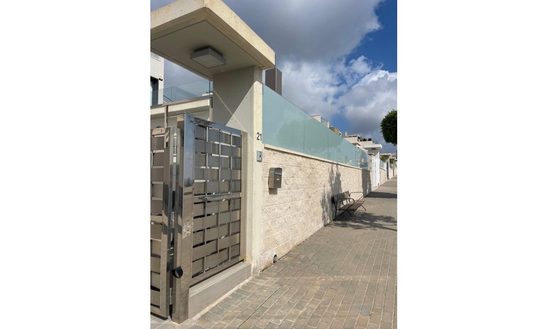 Használt Ingatlanok - Villa -
San Miguel de Salinas - Inland