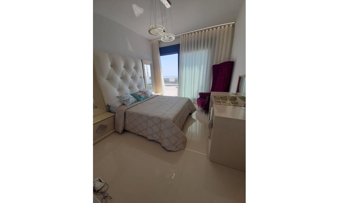 Használt Ingatlanok - Villa -
San Miguel de Salinas - Inland