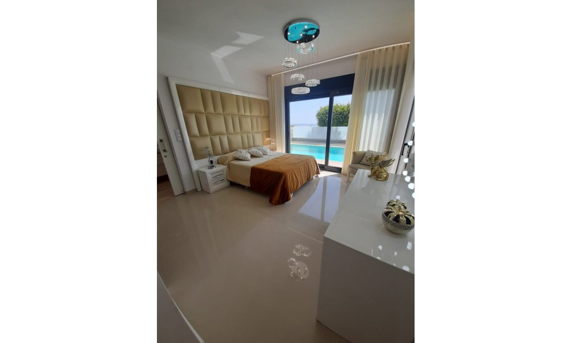 Használt Ingatlanok - Villa -
San Miguel de Salinas - Inland