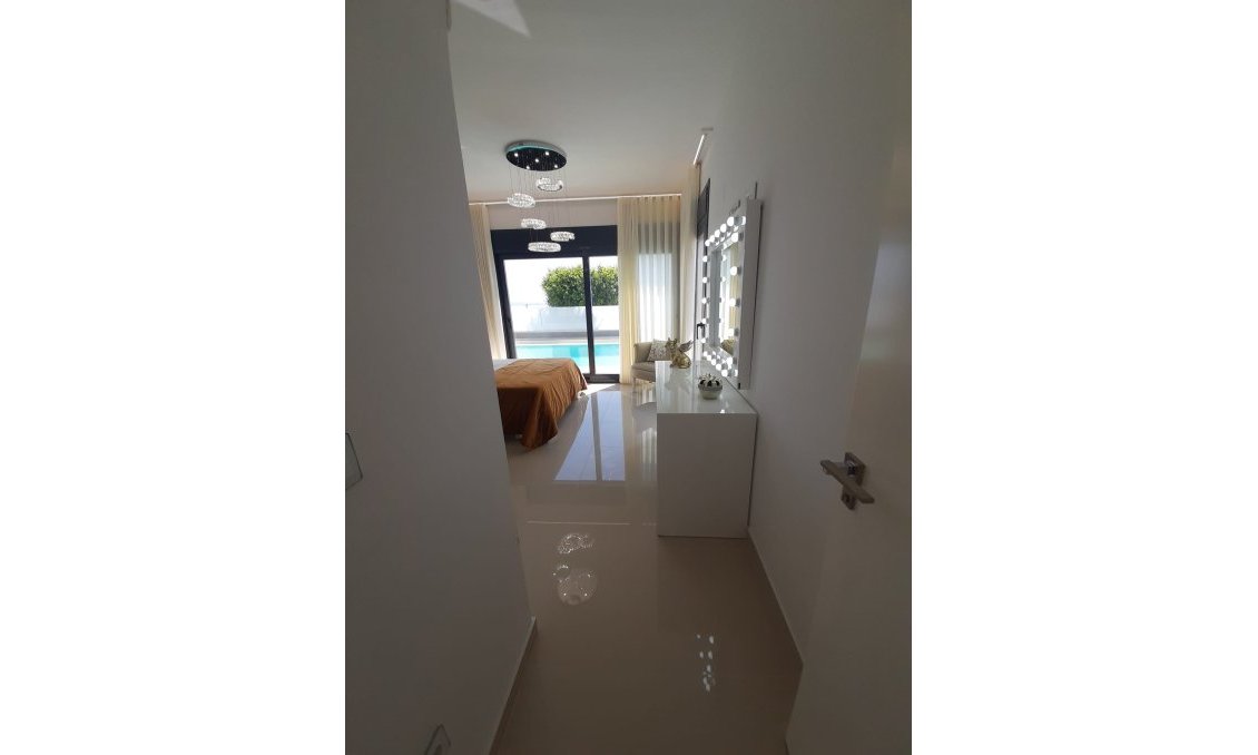 Használt Ingatlanok - Villa -
San Miguel de Salinas - Inland