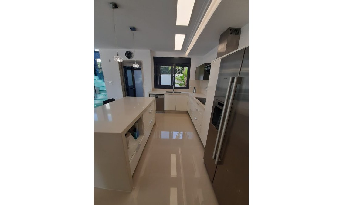 Használt Ingatlanok - Villa -
San Miguel de Salinas - Inland