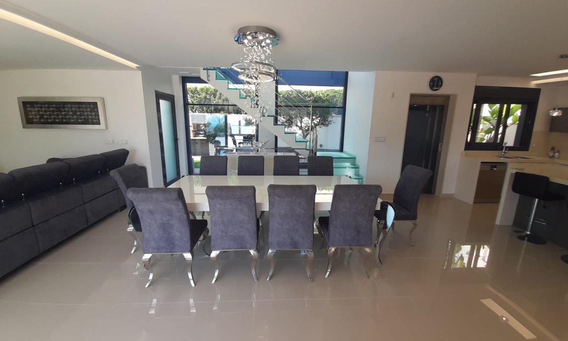 Használt Ingatlanok - Villa -
San Miguel de Salinas - Inland