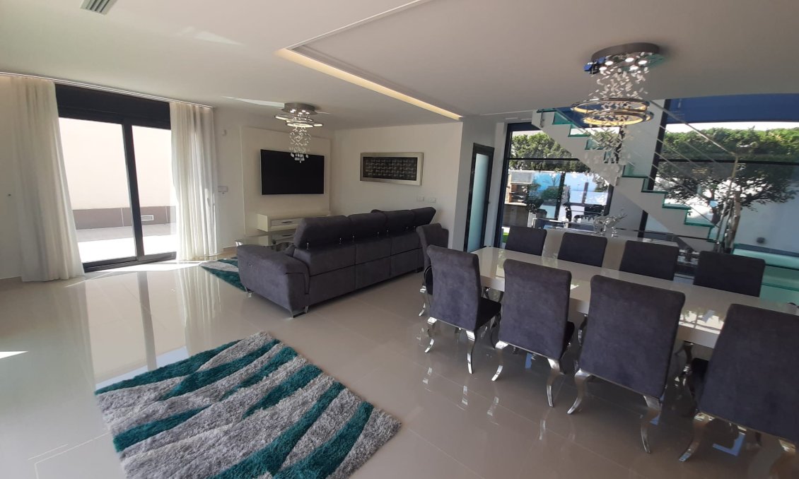 Használt Ingatlanok - Villa -
San Miguel de Salinas - Inland