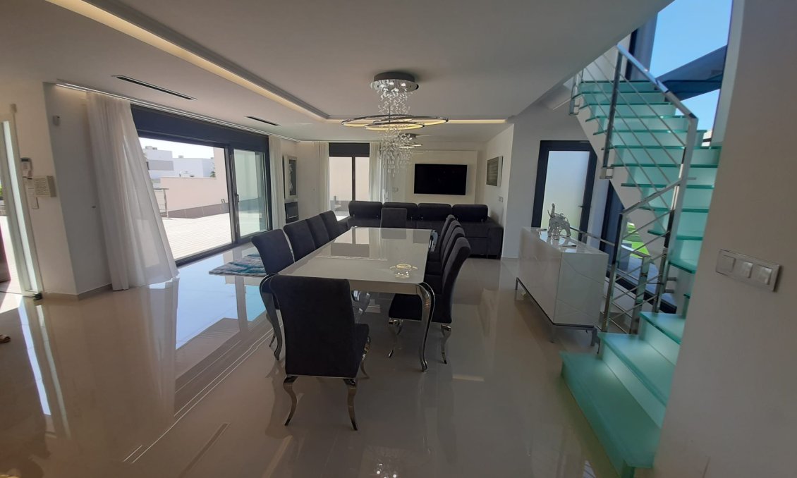 Használt Ingatlanok - Villa -
San Miguel de Salinas - Inland