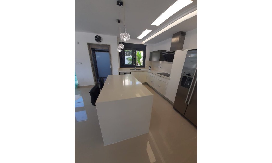 Használt Ingatlanok - Villa -
San Miguel de Salinas - Inland