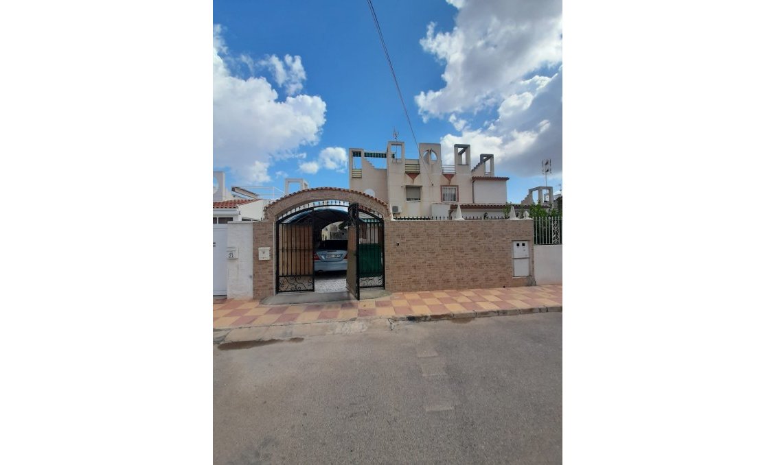 Használt Ingatlanok - Sorház -
Torrevieja - Costa Blanca