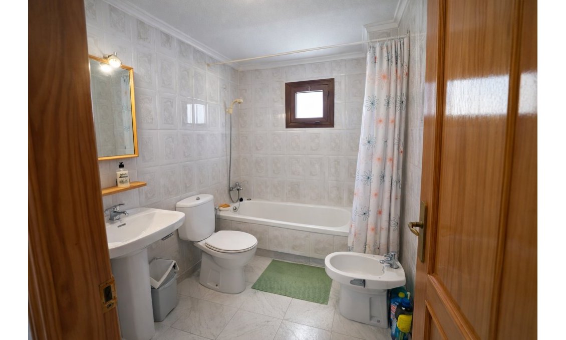 Használt Ingatlanok - Tetőtéri lakás -
Torrevieja - Costa Blanca