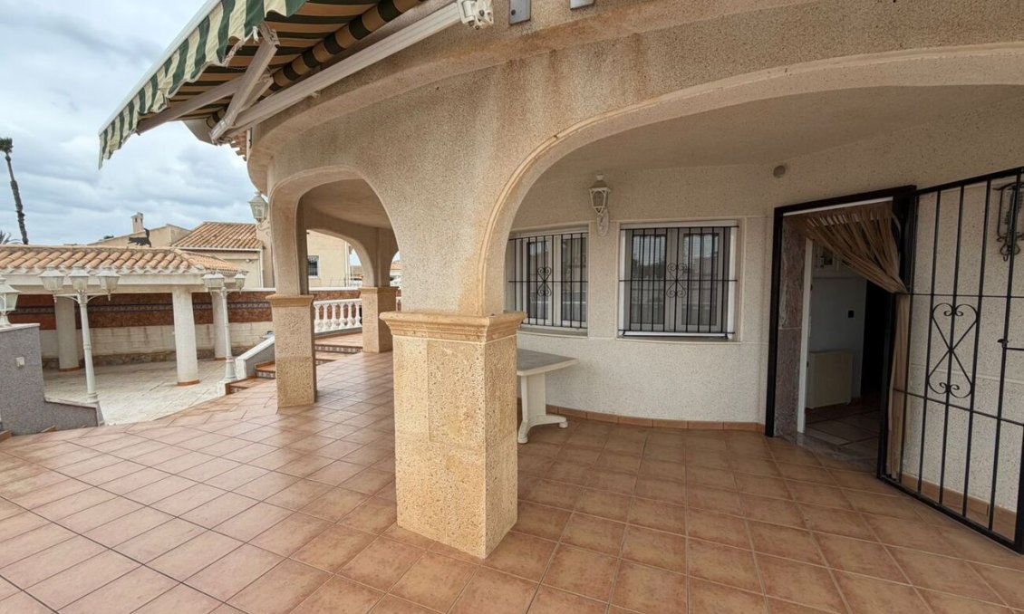 Használt Ingatlanok - Villa -
Playa Flamenca - Costa Blanca