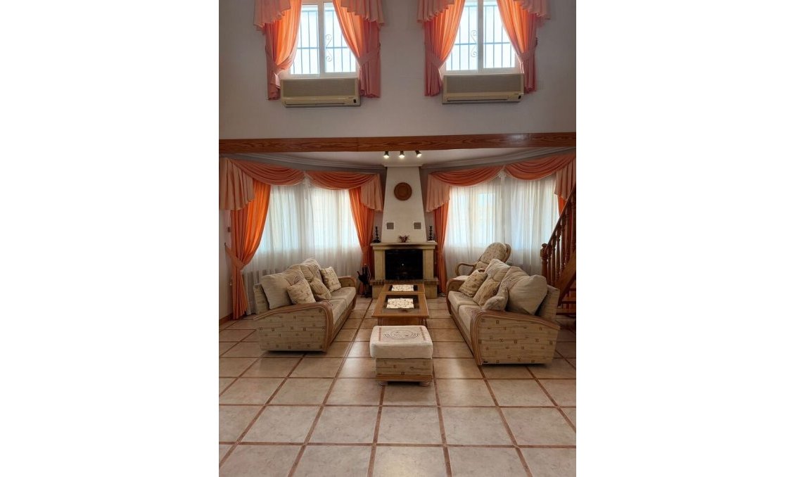 Használt Ingatlanok - Villa -
Playa Flamenca - Costa Blanca