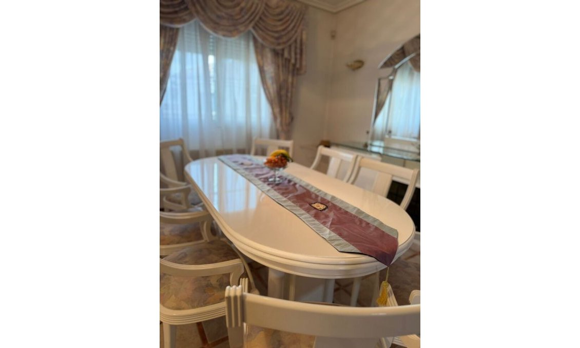 Használt Ingatlanok - Villa -
Playa Flamenca - Costa Blanca