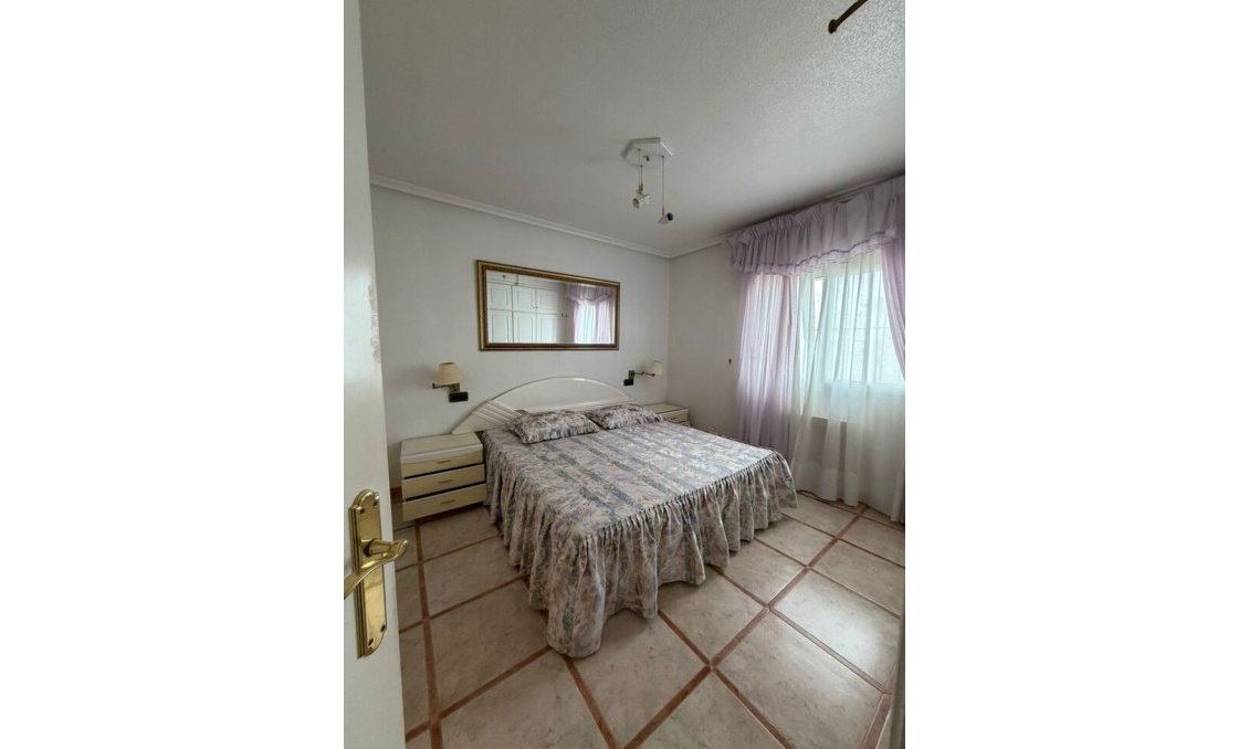 Használt Ingatlanok - Villa -
Playa Flamenca - Costa Blanca