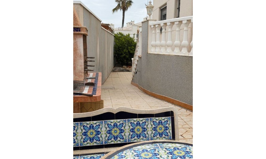 Használt Ingatlanok - Villa -
Playa Flamenca - Costa Blanca