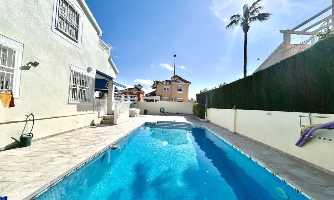 Használt Ingatlanok - Villa -
Pinar de Campoverde - Inland