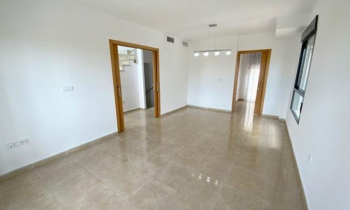 Használt Ingatlanok - Villa -
Roldan - Inland