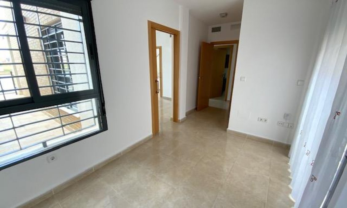 Használt Ingatlanok - Villa -
Roldan - Inland