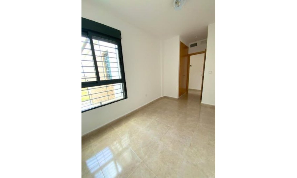 Használt Ingatlanok - Villa -
Roldan - Inland